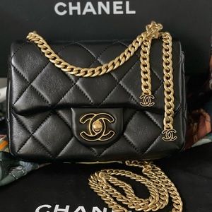 Chanel Pendentif 22P mini flap bag